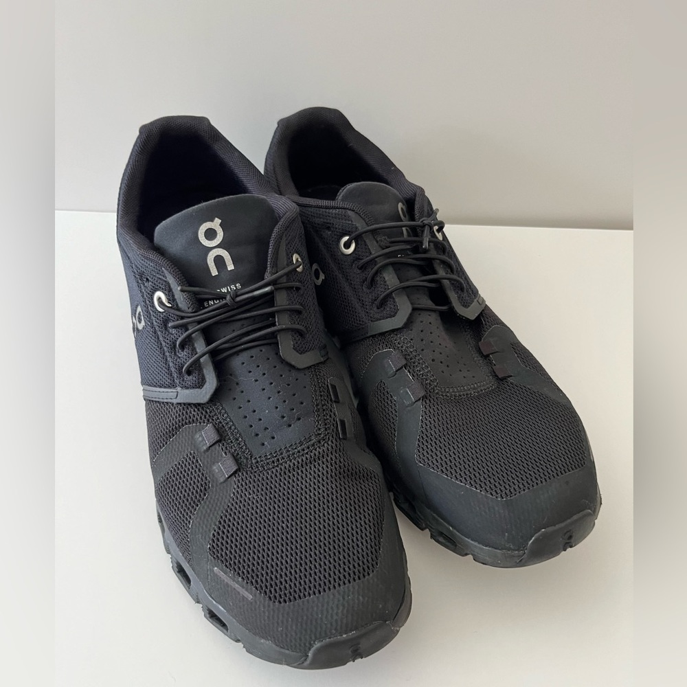 On Running Cloud 5 Waterproof Black Men's Sneaker Size 10